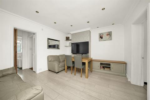2 bedroom maisonette for sale, Grantham Gardens, Chadwell Heath, RM6