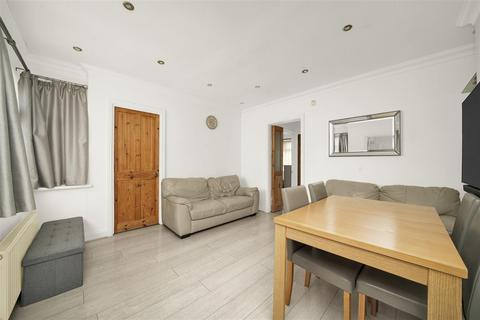 2 bedroom maisonette for sale, Grantham Gardens, Chadwell Heath, RM6
