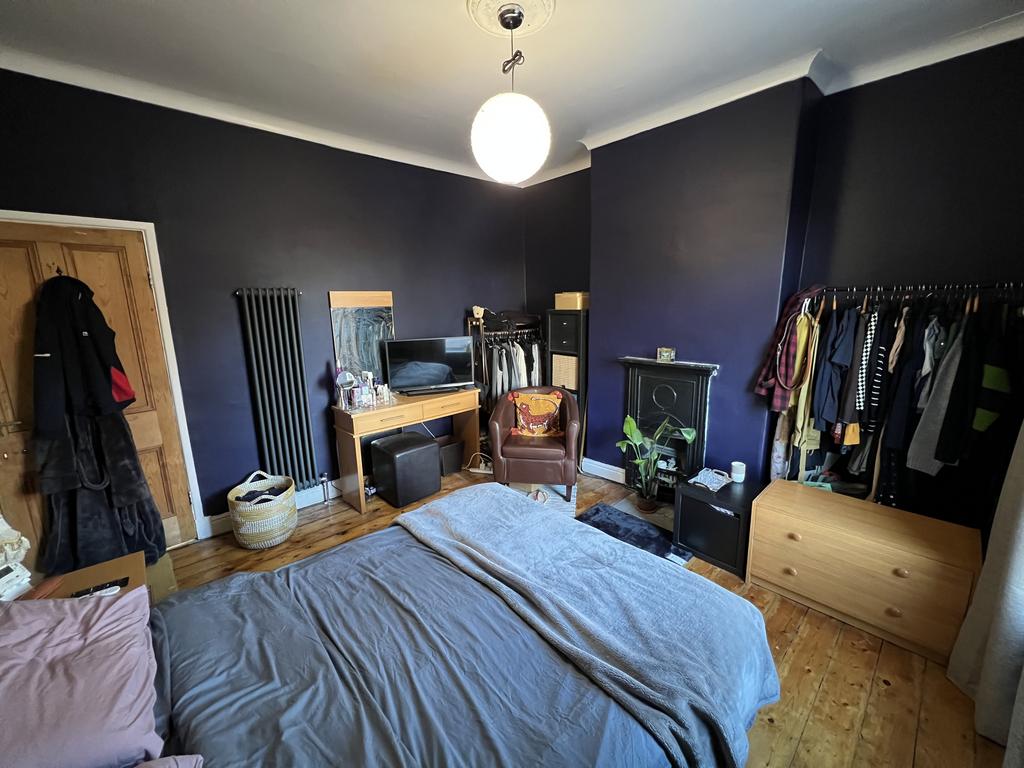 Eee.jpg