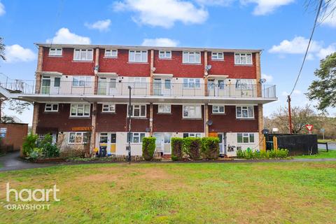 3 bedroom maisonette for sale, Kildare Close, Bordon