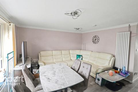 3 bedroom maisonette for sale, Kildare Close, Bordon