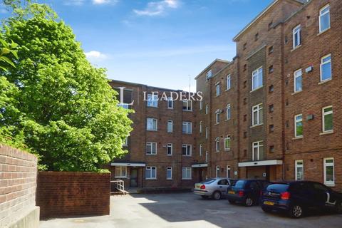 1 bedroom flat to rent, Queens Court, Hill Lane, Southampton, SO15