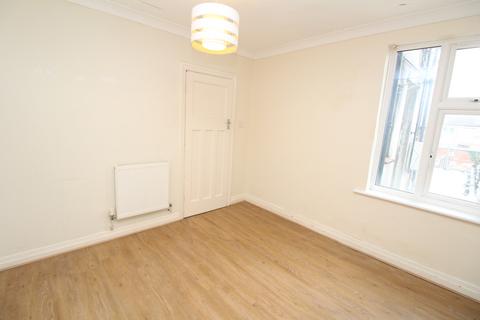 4 bedroom flat to rent, Bellegrove Road, Welling DA16