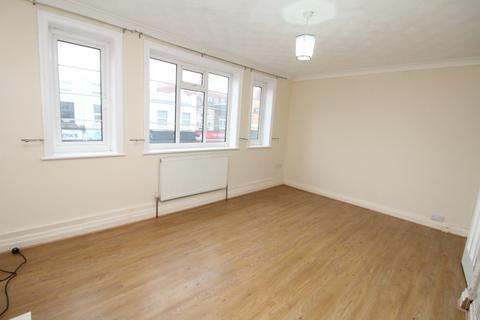 4 bedroom flat to rent, Bellegrove Road, Welling DA16