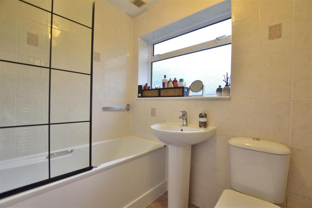Family Bathroom.JPG