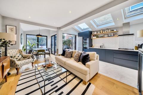 2 bedroom flat for sale - Sulina Road, London, SW2