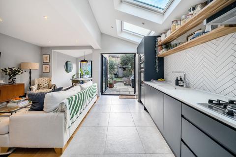 2 bedroom flat for sale, Sulina Road, London, SW2