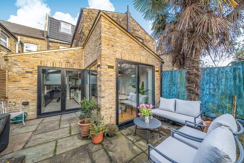 2 bedroom flat for sale, Sulina Road, London, SW2