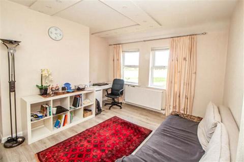 2 bedroom flat for sale, Fouracres Road, Cowgate