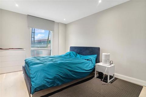 1 bedroom flat to rent, Plough Road, London SW11