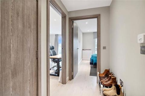 1 bedroom flat to rent, Plough Road, London SW11