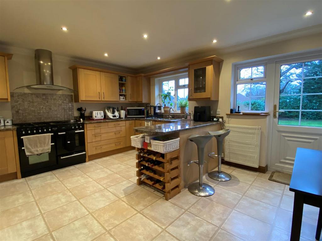 Kitchen2.jpg