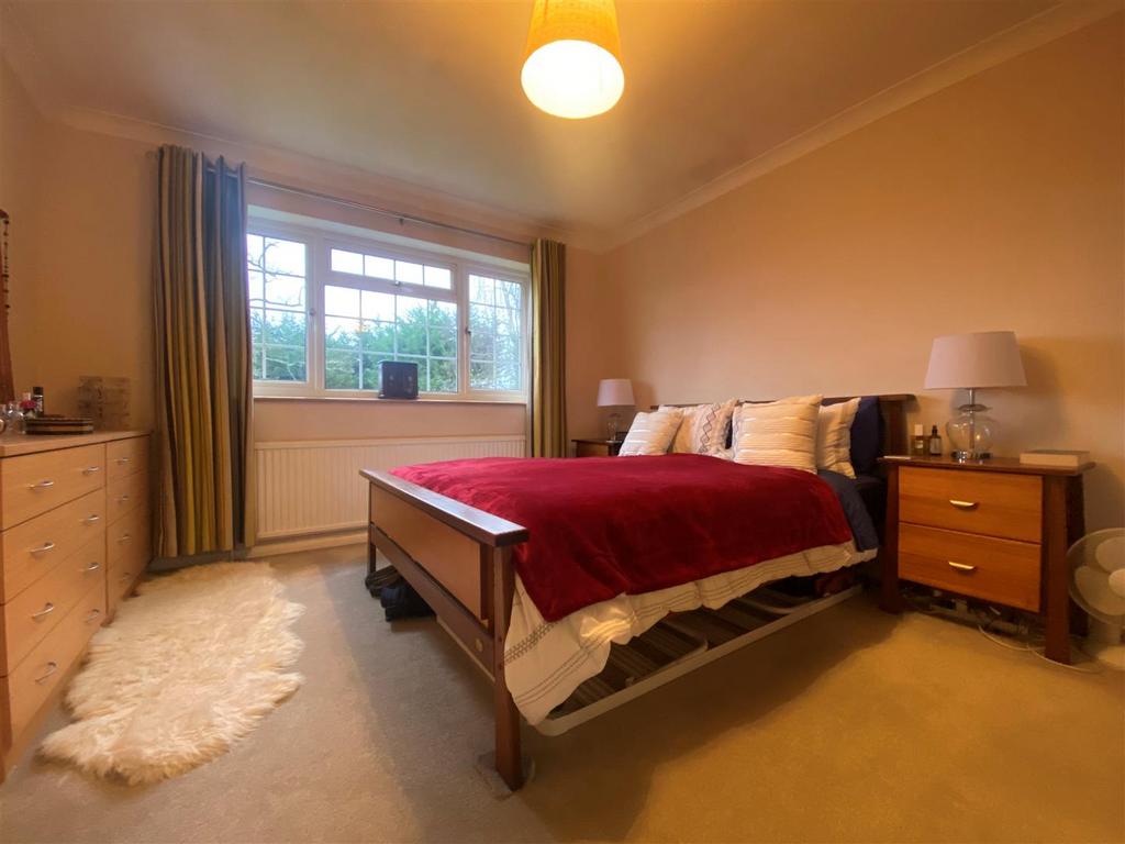 Bed1.jpg