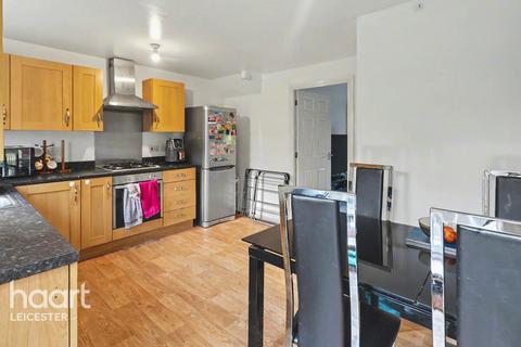 3 bedroom end of terrace house for sale, Stillington Crescent, Leicester