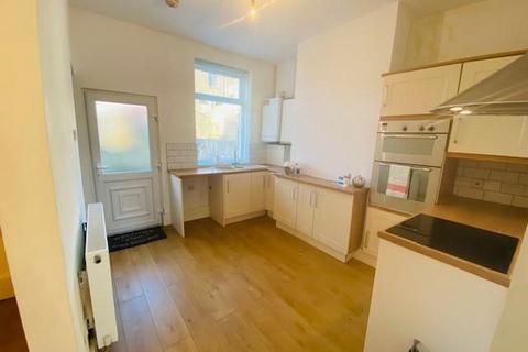 2 bedroom end of terrace house to rent, Princess Street, Haslingden, BB4 6NN