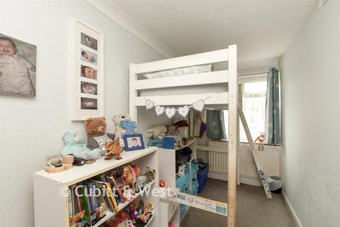 3 bedroom ground floor flat for sale, Avalon Court, Spiers Way, Horley, Surrey