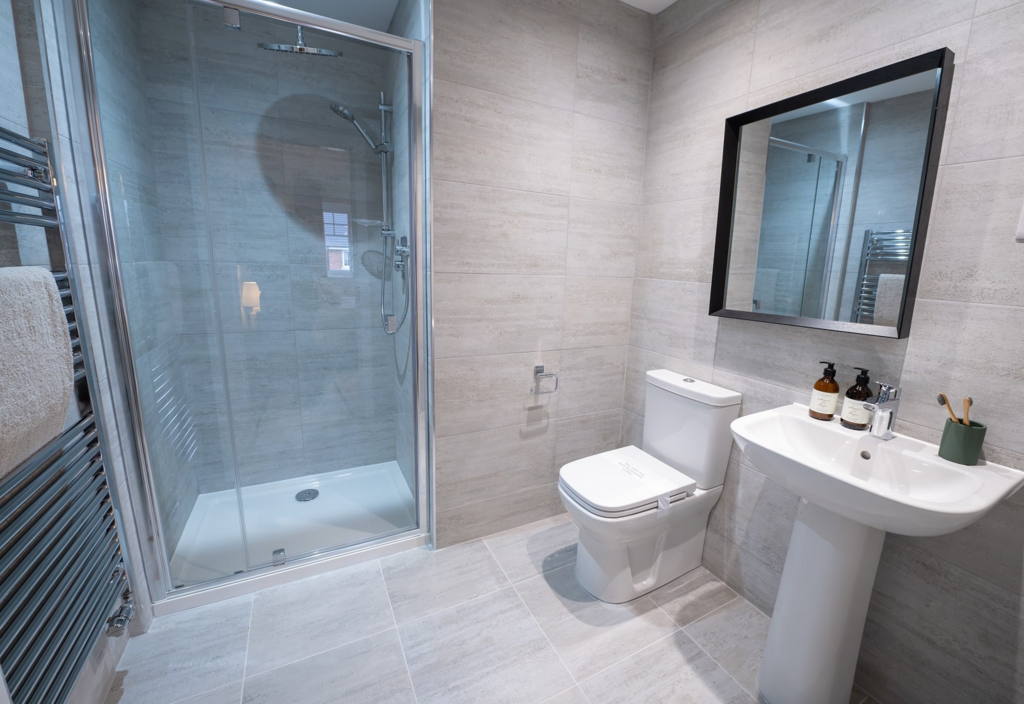 En Suite to Bedroom 2