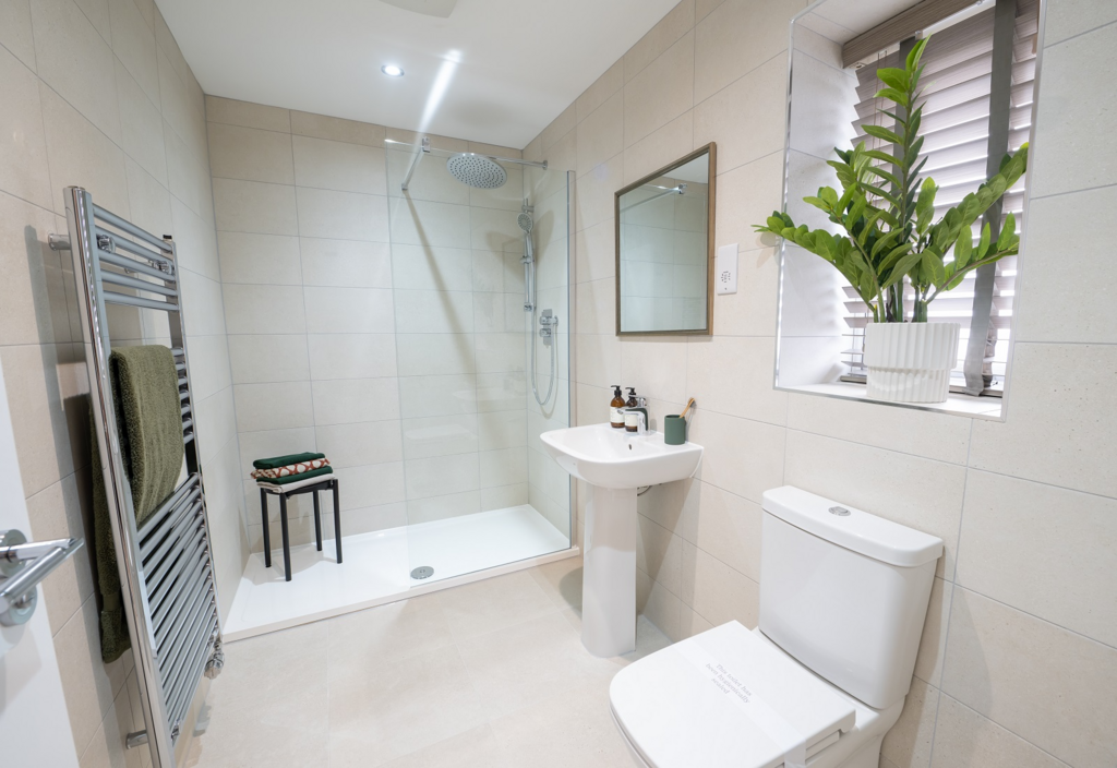 En Suite to Master Bedroom