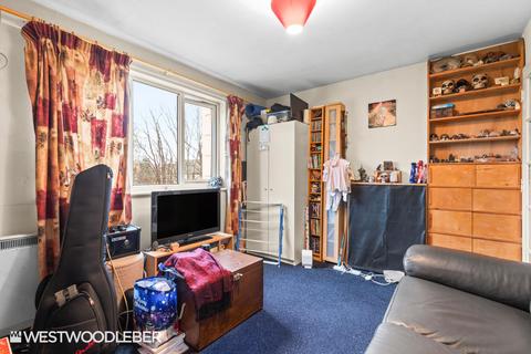 1 bedroom apartment for sale, Parrotts Field, Hoddesdon EN11