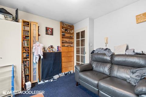 1 bedroom apartment for sale, Parrotts Field, Hoddesdon EN11