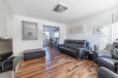 3 bedroom semi-detached house for sale, Elstree Court, Kenton Bank Foot, NE3