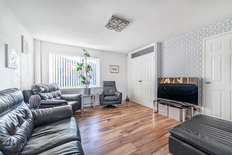 3 bedroom semi-detached house for sale, Elstree Court, Kenton Bank Foot, NE3