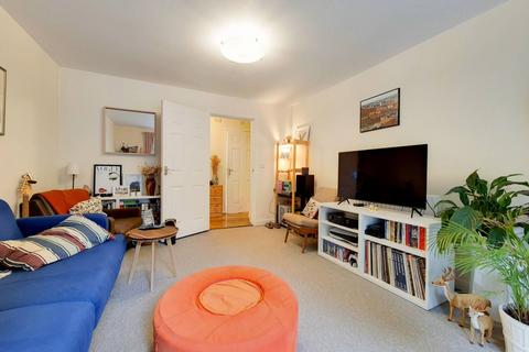 2 bedroom flat to rent, Symons Close, Nunhead, London, SE15