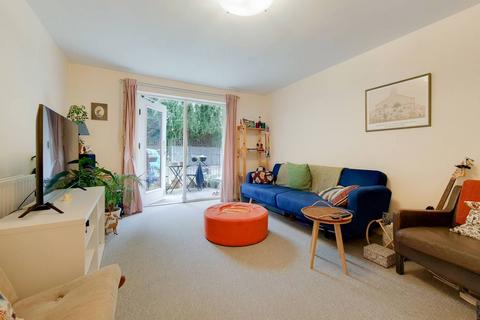 2 bedroom flat to rent, Symons Close, Nunhead, London, SE15