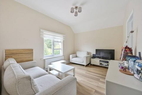 1 bedroom flat to rent, Broad Lane, Hampton, TW12