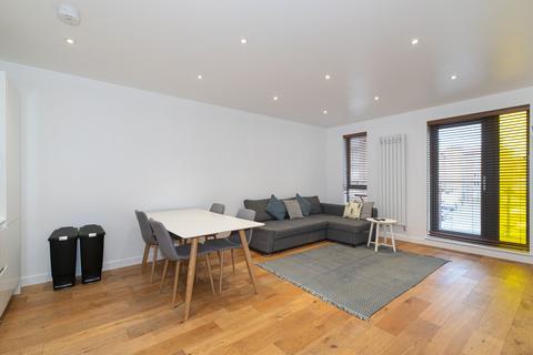 2 bedroom flat to rent, Waleorde Road, London, SE17