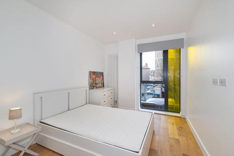 2 bedroom flat to rent, Waleorde Road, London, SE17