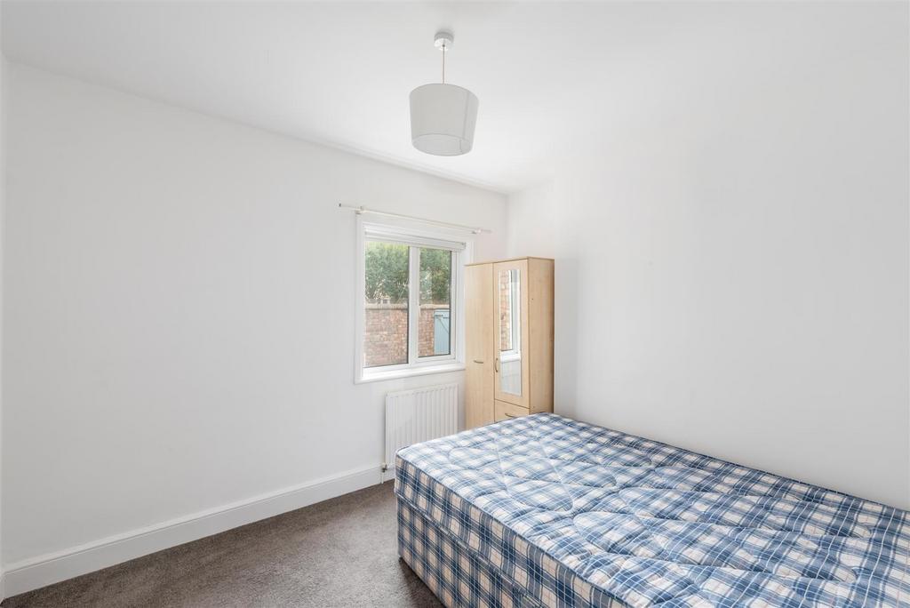 Strickland Row 16 Bed2.jpg