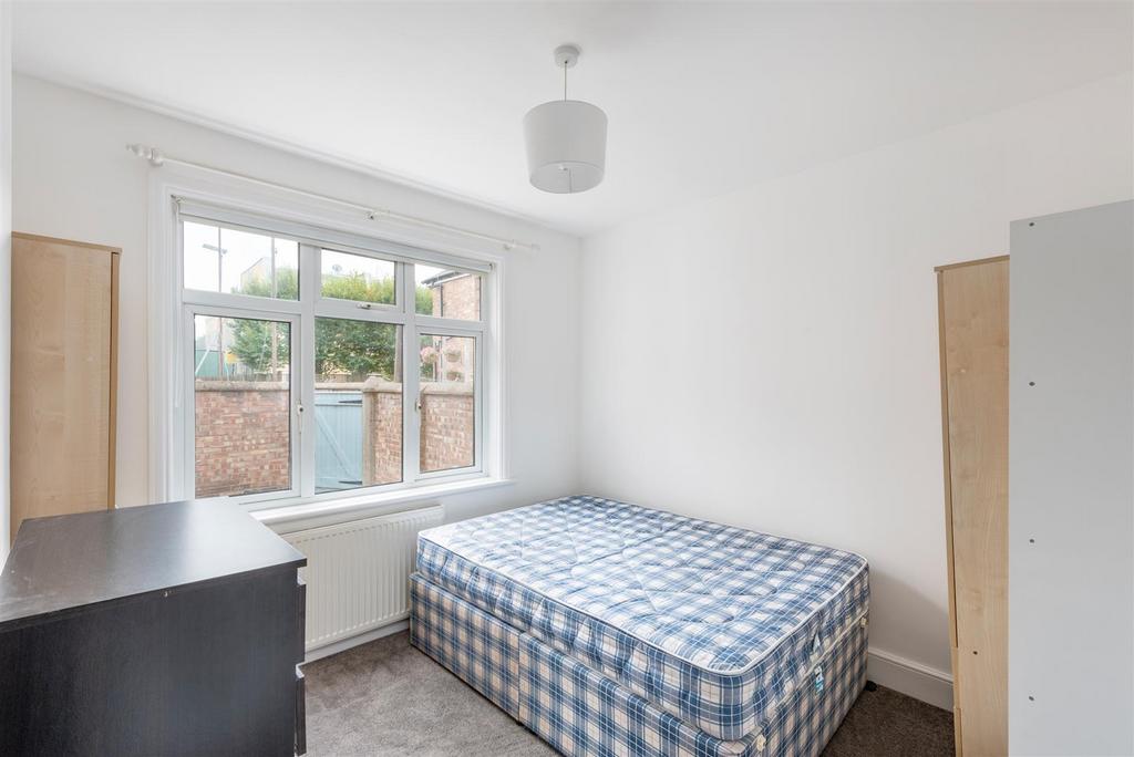 Strickland Row 16 Bed4.jpg
