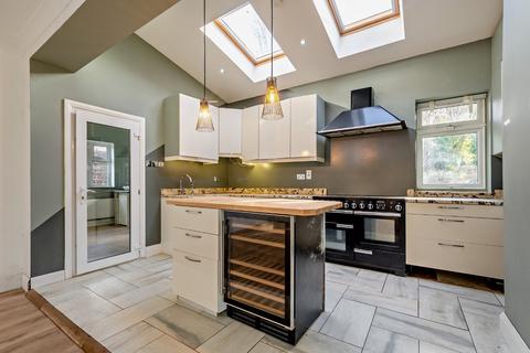 4 bedroom detached house for sale, Kings Orchard, London SE9