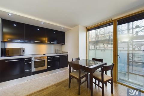 2 bedroom flat to rent, West Point, Wellington Street, LS1 4JL