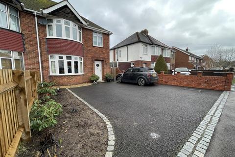 3 bedroom semi-detached house for sale - Barnwood Avenue, Gloucester