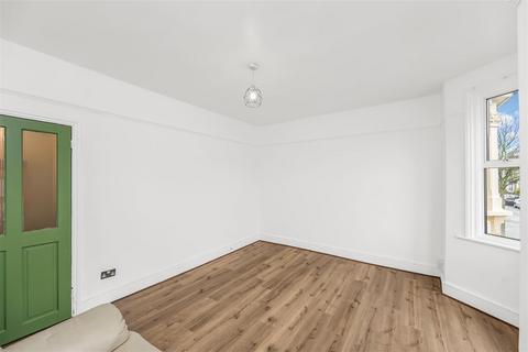 2 bedroom flat to rent, Carnarvon Road, Leyton, E10