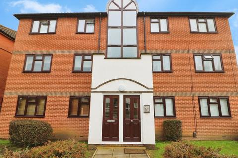 2 bedroom apartment to rent - New North Road, Ilford IG6