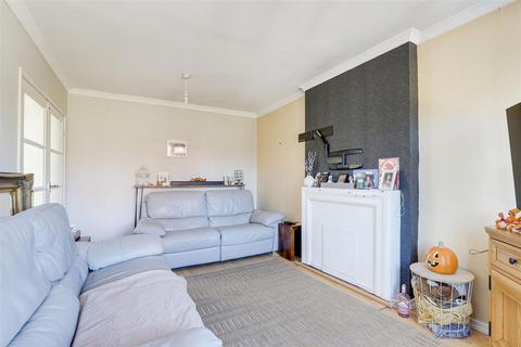 2 bedroom flat for sale, Milton Court, Nottingham NG5
