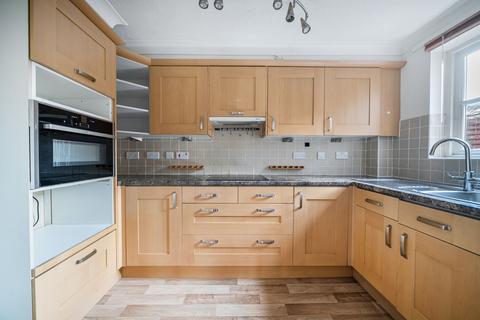 2 bedroom flat for sale, Deanery Close, Chichester, PO19