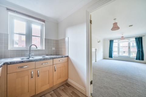2 bedroom flat for sale, Deanery Close, Chichester, PO19