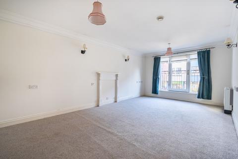 2 bedroom flat for sale, Deanery Close, Chichester, PO19