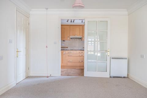 2 bedroom flat for sale, Deanery Close, Chichester, PO19