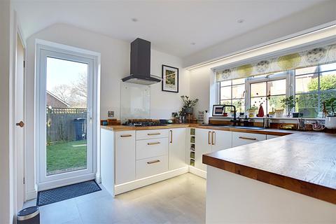 3 bedroom end of terrace house for sale, Links Drive, Bexhill-On-Sea