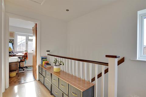 3 bedroom end of terrace house for sale, Links Drive, Bexhill-On-Sea