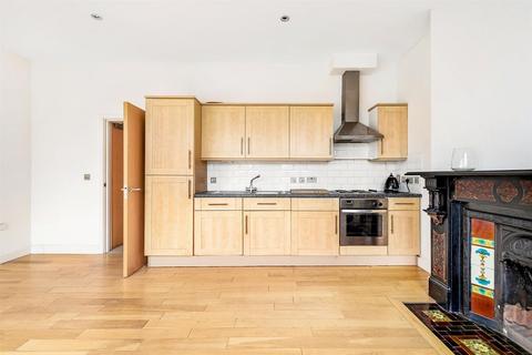 2 bedroom flat to rent, Howletts Road, Herne Hill
