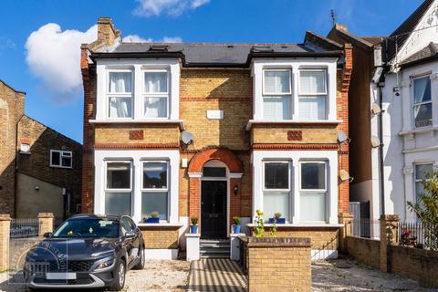 3 bedroom flat for sale - Selsdon Road, Wanstead