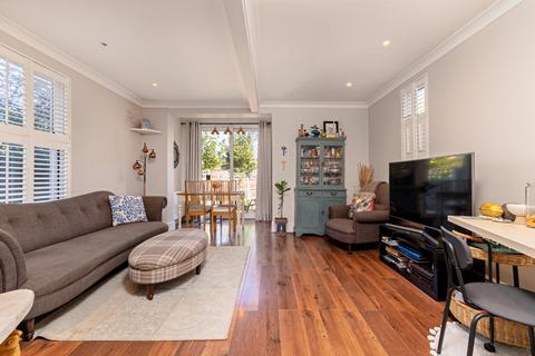 3 bedroom flat for sale, Selsdon Road, Wanstead