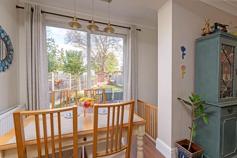 3 bedroom flat for sale, Selsdon Road, Wanstead