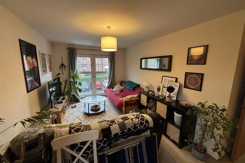 2 bedroom apartment to rent, Shearwater House, Fog Lane, Manchester
